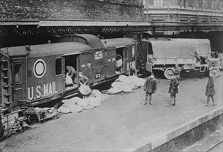 Paris to Coblenz Mail Train loaded by US Doughboys 1918