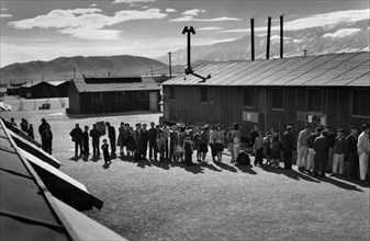 Mess line, noon 1943
