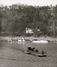 Primitive ferry, High Bridge, Ky. 1907