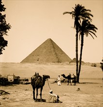 Pyramids of Gizeh. Great Pyramid of Cheops [i.e., Cheops] and sphinx 1910