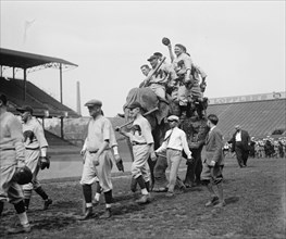 Republican baseball team with Elephant 1926