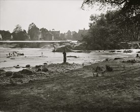 Richmond, Virginia. Pontoon bridge across the James river 1865