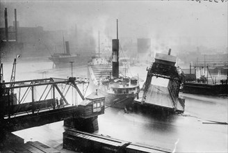 Bridge Flooded with Ship's Traffic 1913