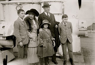 Sir A. Conan Doyle and children nown