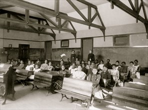 Students and teachers in training school of Fisk University 1900
