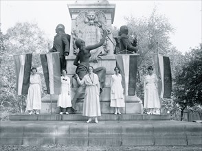 Suffragettes in front of the Lafayette Memorial 1913