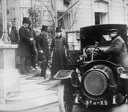 Teddy Roosevelt leaving U.S. Ambassador Bacon's residence to call on Fallerieres, President of France 1910