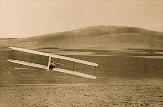 Glider turning to right, Chanute gliding experiments 1902