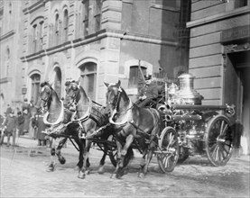 Goodbye to fire horses, Engine #39 N.Y. 1915