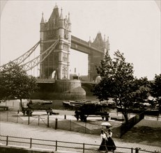 Tower Bridge over the Thames, London 1901
