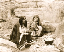 Campfire Apache Women 1903