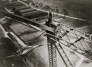 Working on top of Blackwell's Island bridge 1907
