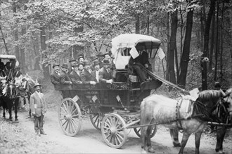 Visitors in Carriage approach Roosevelt's Oyster Bay Home 1908