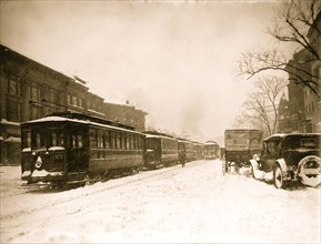 Washington DC Blizzard in 1922, Trolleys all stuck and lined up 1922