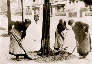 Women in War-time, Berlin