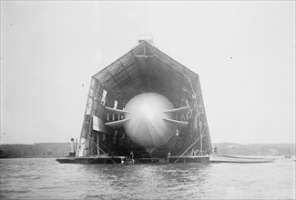 Zeppelin Air Ship, blimp inside