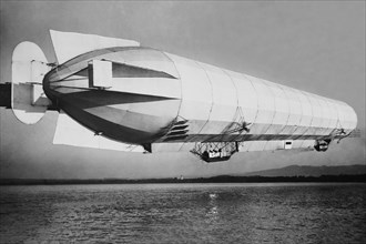 Zeppelin in Flight 1908