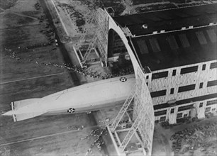 ZR-1 leaving hangar 1923