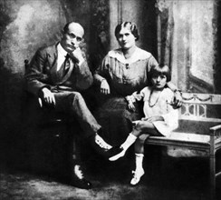 1920 Benito Mussolini with his wife Rachele and his daughter Edda