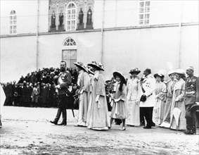 The royal famil following the religious procession in nizhny novgorod, may 17, 1913.