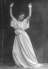 Isadora duncan (1878-1927), american dance pioneer.