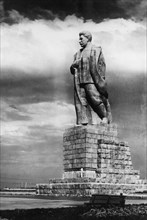 A monument to josef stalin, designed by sculptor sergei merkurov, standing at the entrance to the moskva-volga canal.