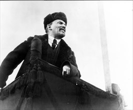 Lenin addresses crowd in new soviet russia in 1919.