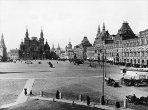 Red square, moscow, 1929, the state department store, gum, is on the right.