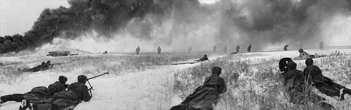 World war 2, battle of stalingrad, red army soldiers attacking under cover of a smoke screen northwest of stalingrad, december 1942.