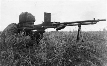 World war 2, battle of stalingrad, southwest of stalingrad, soviet senior sergeant kondrashev with a captured machinegun, he was the first to break into an enemy blockhouse killing 3 soldiers and capt...