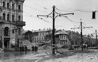 Liberated kharkov in february 1943, germans barbarously destroyed the city during their retreat.