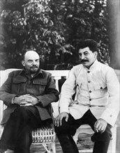 Lenin and stalin in the city of gorky, 1922.