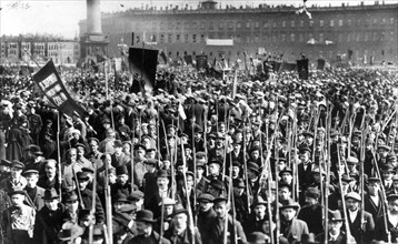 A rally of thousands of russian soldiers and civilians in front of the winter palace in petrograd ( st, petersburg ), protected by the red guard who are shown in the foreground, they were composed of ...