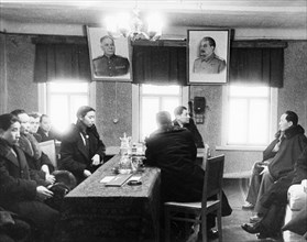 Mao zedong talks to alperovich, chairman of the collective farm board in his office, mao visits the luch collective farm in krasnogorsk district of the moscow region.