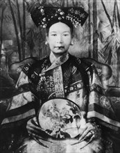 Portrait of dowager empress chih hsi of the manchu dynasty, tz'u hsi, dragon lady, 1834-1908, china.