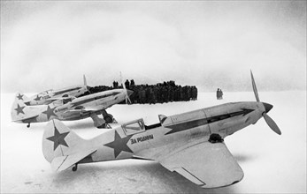 World war 2, soviet air force mikoyan-gurevich mig-3 (i-18) fighters in winter camouflage during the defense of moscow, 1942.