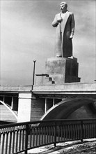Monument to joseph stalin at the entrance to the nevinnomisk canal, 1950.