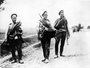 Unwilling to fight for somebody else's interests, the soldiers of the russian army left the front and went home during world war i.