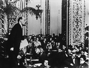 V,i, lenin (left, standing) addresses the 3rd congress of the communist interantional, (conintern) andreevsky hall, kremlin, mosscow, soviet union, june-july 1921.