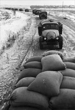 Trucks delivering grain to the state granary, 1965, over 30 state farms under the northeast land reclamation bureau in heilungkiang province registered a big increase in staple agricultural produce in...
