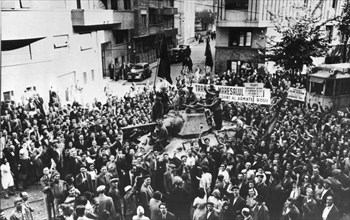Ww ll: when the red army entered bucharest, hundreds of people on the streets of the capital held impromptu meetings and demonstrations greeting the army of liberation, 1944.