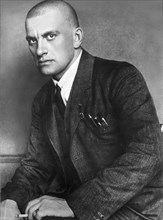Vladimir mayakovsky (1893-1930), soviet poet, playwright and propagandist, 1924 photo by a, rodchenko.