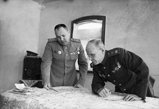 Colonel general m, zakharov (left), chief of staff of the second ukrainian front, and marshall i, konev laying plans for the encirclement of the germans prior to the battle of korsun-shevchenkovsky in...