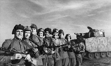 World war 2, july 1943, the orel-kursk direction, a group of scouts under the direction of captain zakrevsky (left) captured a german tank in full order with important documents.