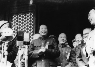 Chairman mao tse tung (center) at the ceremony announcing the founding of the people's republic of china, october 1, 1949, peking (beijing), china, to mao's right: general chu teh, far right: chou en-...