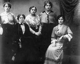Wives of the bolshevik deputies to the fourth state duma (1912-1917), russia, left to right: samoylova, shagova, muranova, petrovskaya, badayeva.