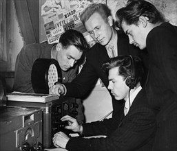 Students of the moscow electrotechnical institute communicating with their american counterparts via ham radio, their american colleagues inform them of having heard the signals from sputnik 1, 1957.