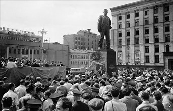 A crowd at the unveiling ceremony of a monument dedicated to vladimir mayakovsky in moscow, july 29, 1958, the monument was made by sculptor a, kibalnikov.