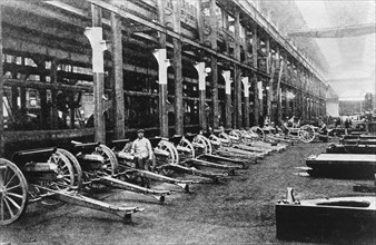 Petrograd, russia, 1916, munitions factory, artillery pieces, world war one.