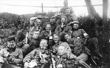 A group photo found on some dead fascist soldier, august 1941.